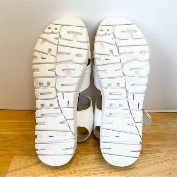 Circus by SAM EDELMAN All White Sandals - Picture 9 of 9